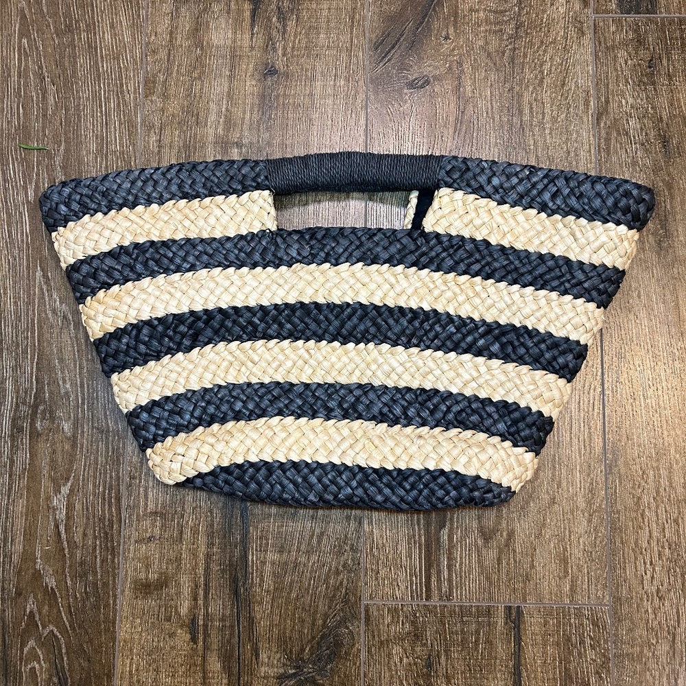 Summer bag. Natural raffia, 50x27 cm, with a zipper and lining.